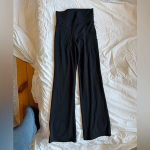 Vuori Daily Wide Leg Legging size small